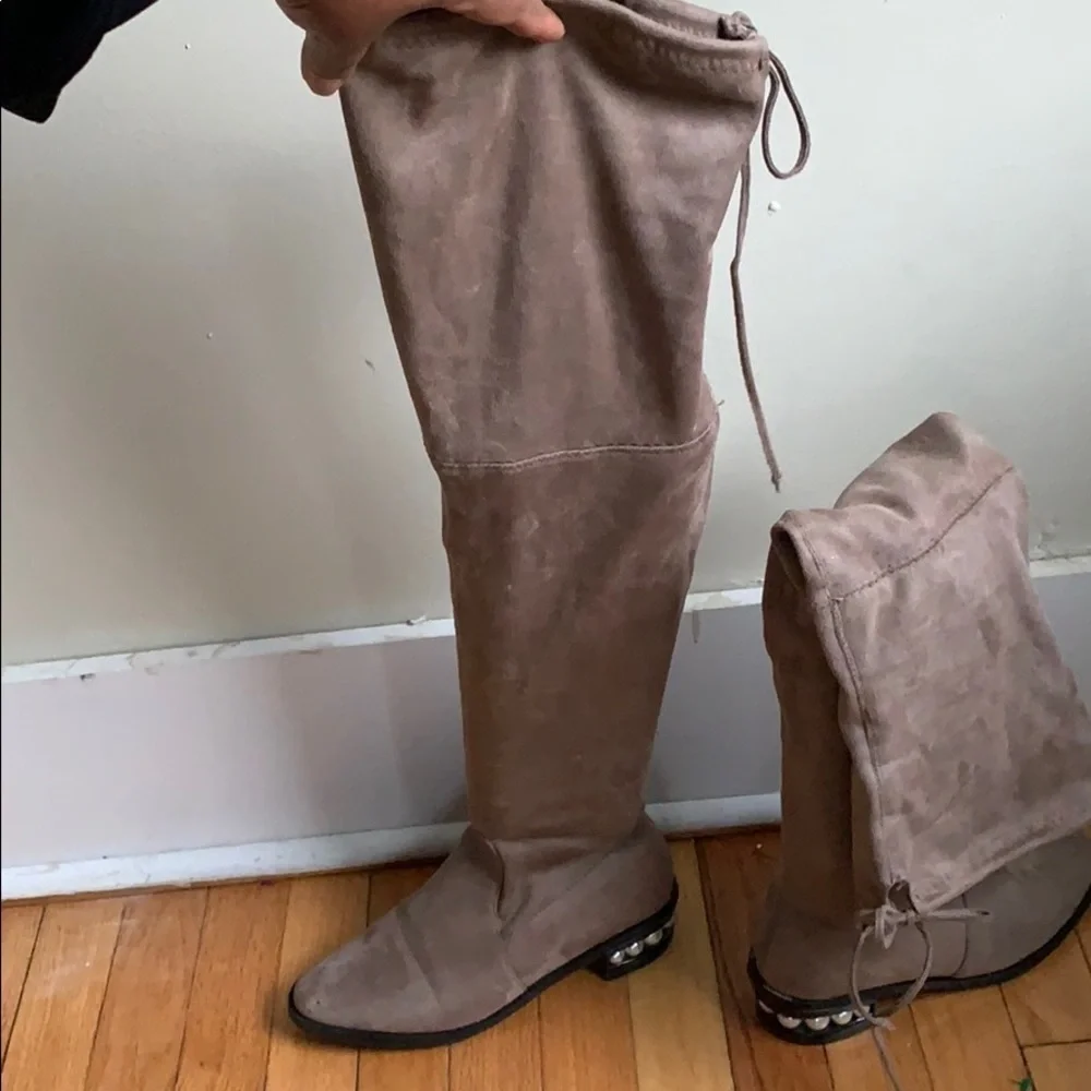 Catherine Malandrino grey suede boots shoe